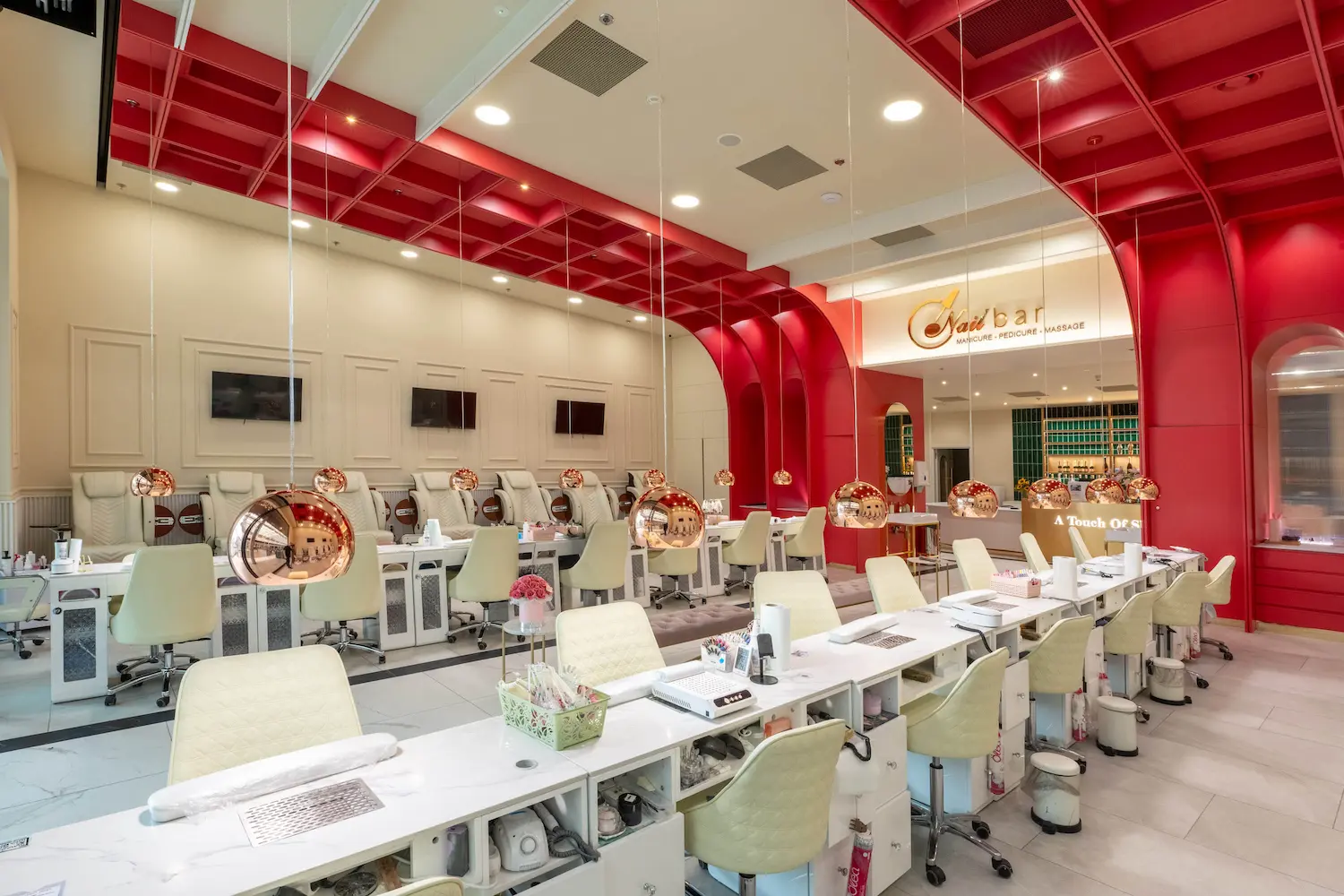 Nail Bar, Nový Smíchov – pohled 1